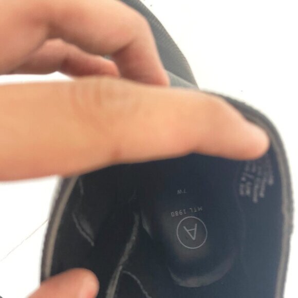 LifeStride Pointed Toe Black Snakeskin Print Women’s Ankle Boots Size US 7W - Picture 7 of 10